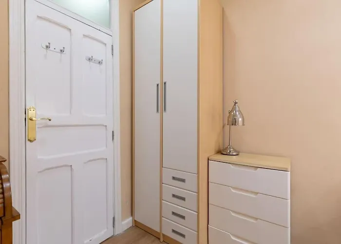 아파트 Sleeps 6 Fast Wi-fi 2 Bathrooms *